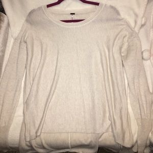 Cream light sweater🌜